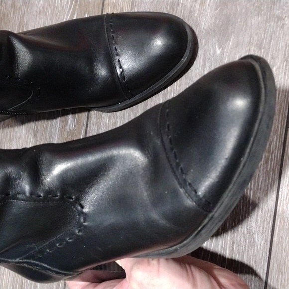 Naturalizer black leather wide stitch zip ankle boots. Size 8.5 - Picture 2 of 11